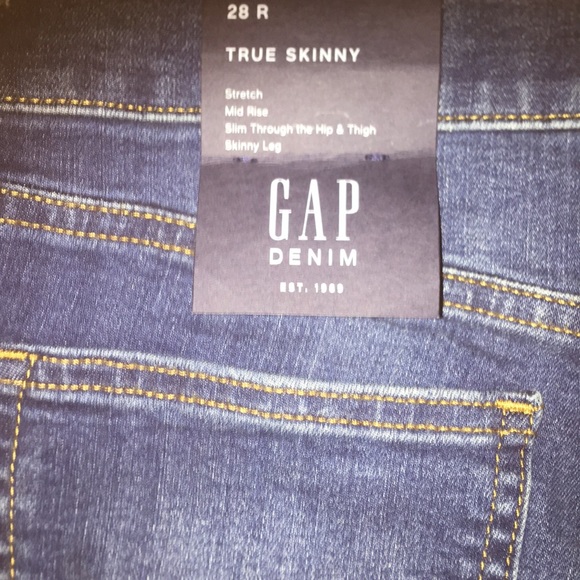Gap Mid Rise Jeans. Equal to size 7/8 - Picture 10 of 12